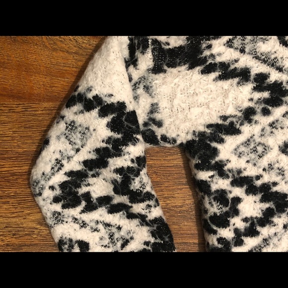 Cliche Couture Cropped Small/Medium Sweater - Picture 3 of 13